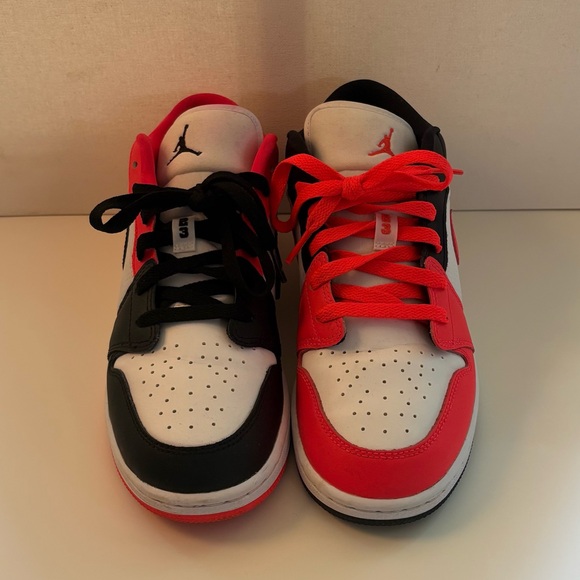 Grade school / Air Jordan 1 Low SE
Mismatched / size youth 7 / EUC - Picture 2 of 4